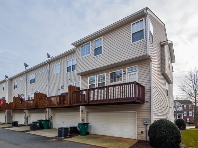 Building Photo - 142 Weatherstone Square Dr