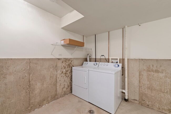 Building Photo - 1464 Cambria Dr
