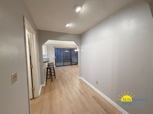 Building Photo - Renovated 3 Bedroom Home in Fort Walton Beach near Bases!