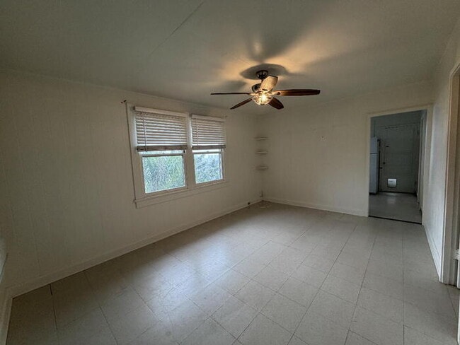 Building Photo - To register for the showing time below, note the 4 digit code: 5714 and click "APPLY NOW."(mobile...