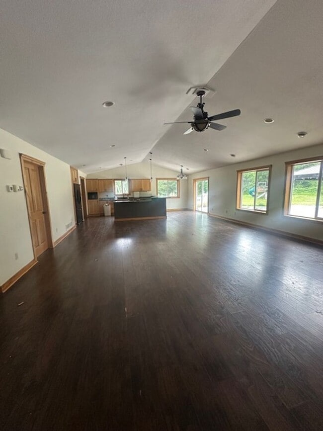 Building Photo - 4 Bed, 2 bath Single Family Home - Pillager