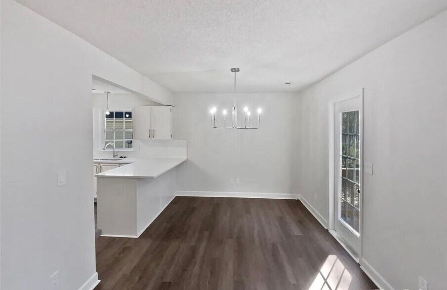 Building Photo - 2564 Captains Watch Rd NE