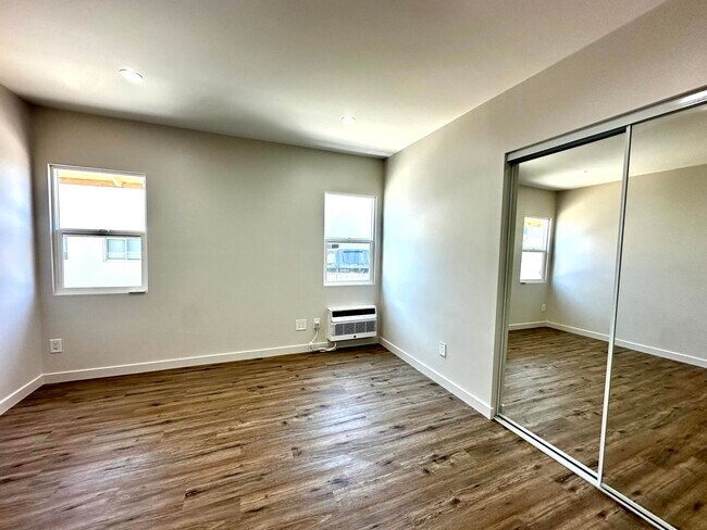 Building Photo - 2302 N Frederic St