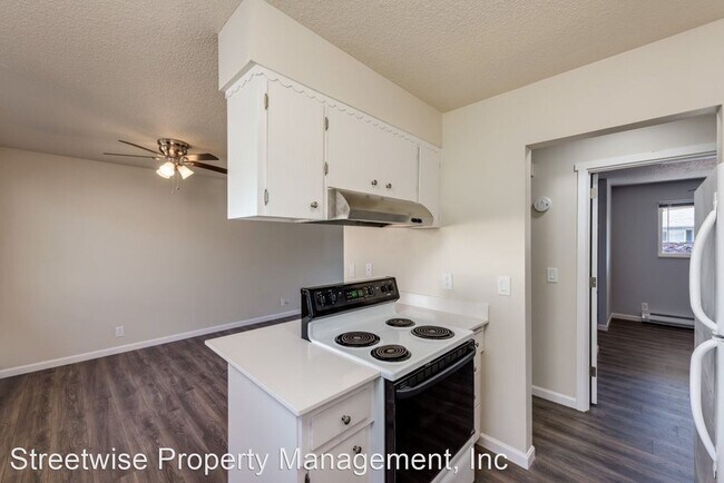 Building Photo - 2705 SE Courtney Ave