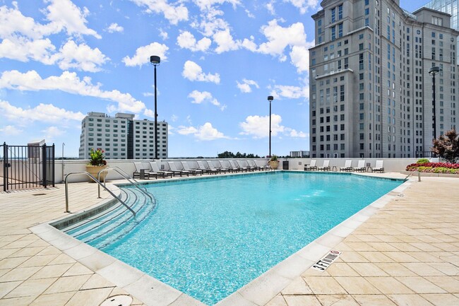 Building Photo - Spacious 1 Bedroom Condo at REALM Buckhead