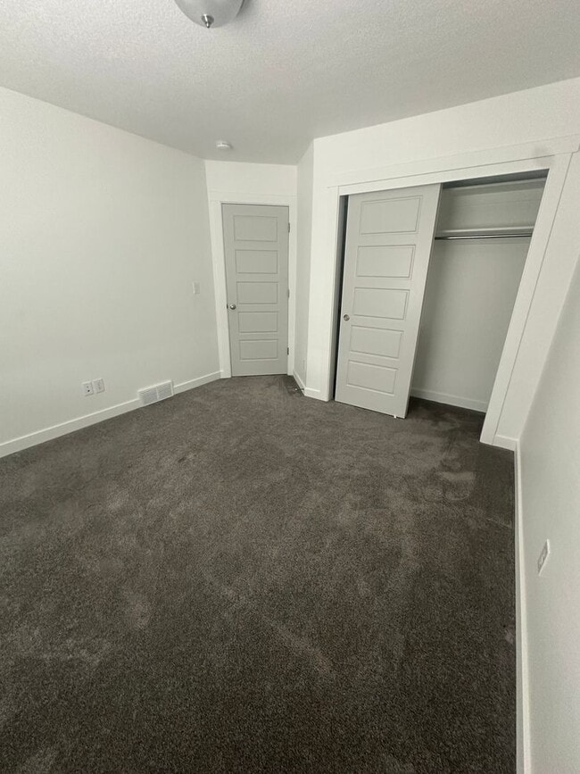 Building Photo - Gorgeous South Jordan Property!!!