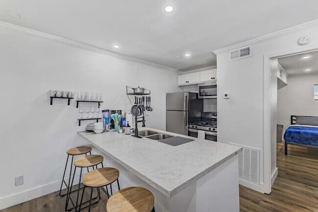 Building Photo - 2216 Hazard St