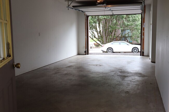 Building Photo - 2 bed/2.5 bath Townhouse in Morgantown - A...