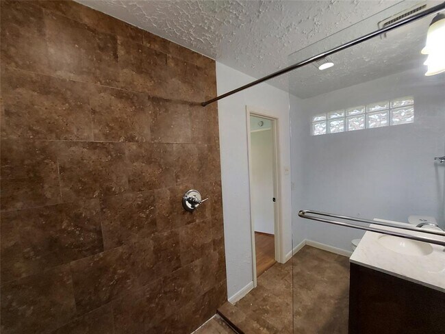Building Photo - 3807 Quiet Pl Dr