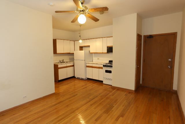Building Photo - 640 W Barry Ave