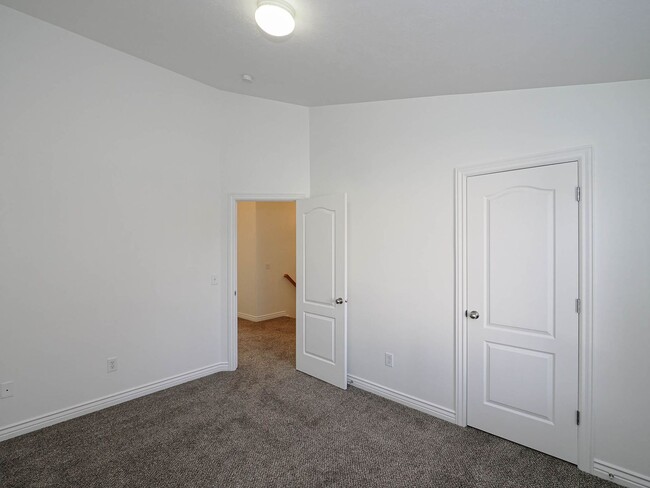 Building Photo - West Jordan Townhome