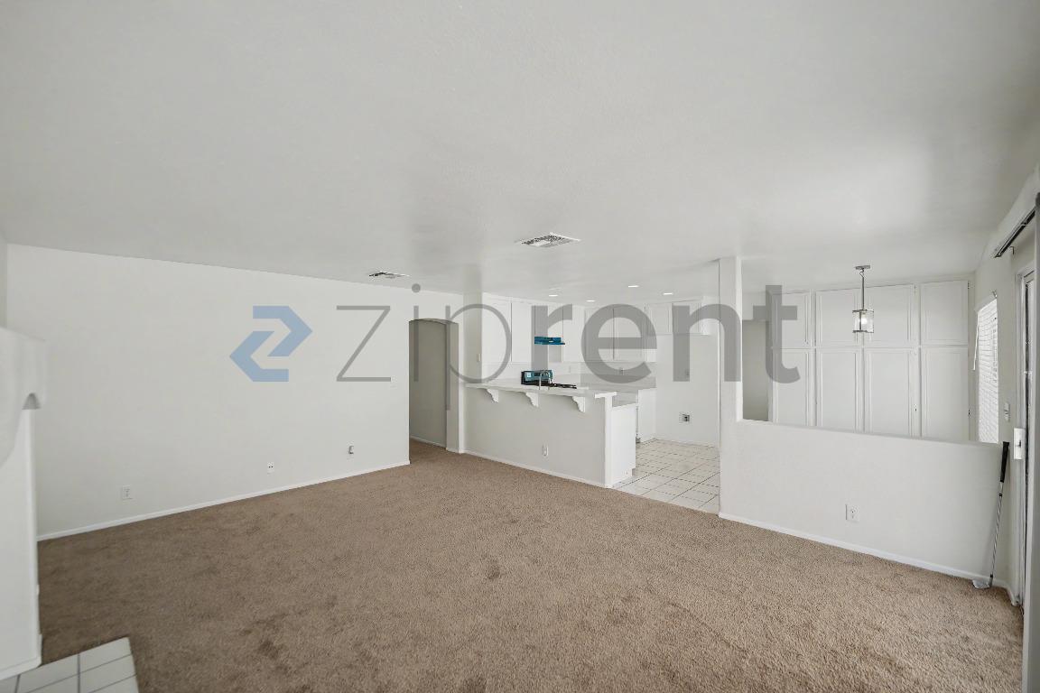 Building Photo - Unit