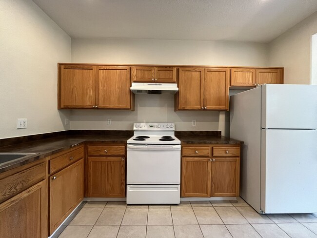 Building Photo - Spacious Three-Story Townhome Near Orenco Station with Attached Garage, Private Balcony, and Vaul...