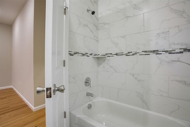 Building Photo - 16 Grant Ave