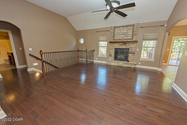 Building Photo - 2709 Summit Dr