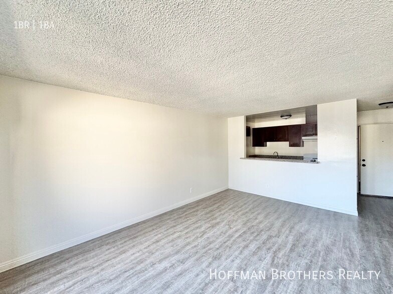 Primary Photo - 20339 Saticoy St