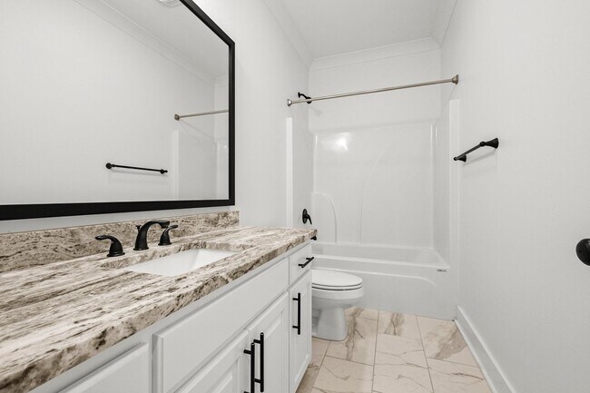 Building Photo - 4 bedroom, 2 bath home in the heart of Cen...