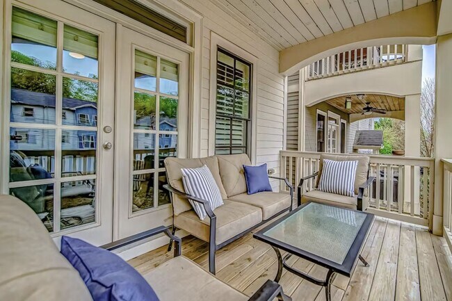 Building Photo - 739 Saint Charles Ave NE