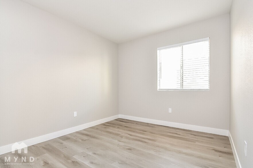 Building Photo - 5304 Del Lago Dr