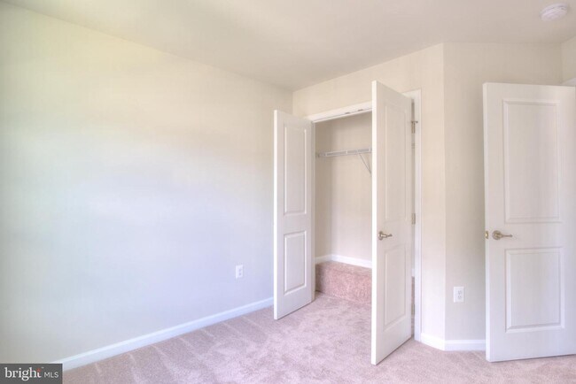 Building Photo - 2506 EMBER Ln