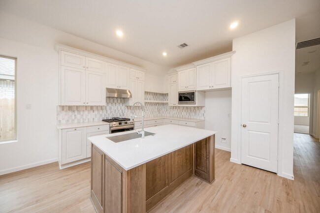 Building Photo - 3035 Ash Ray Dr