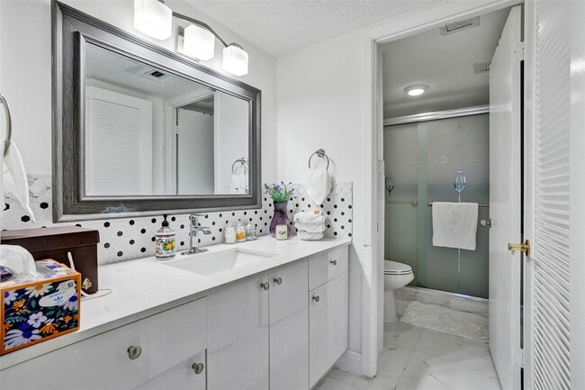 Building Photo - 18041 Biscayne Blvd