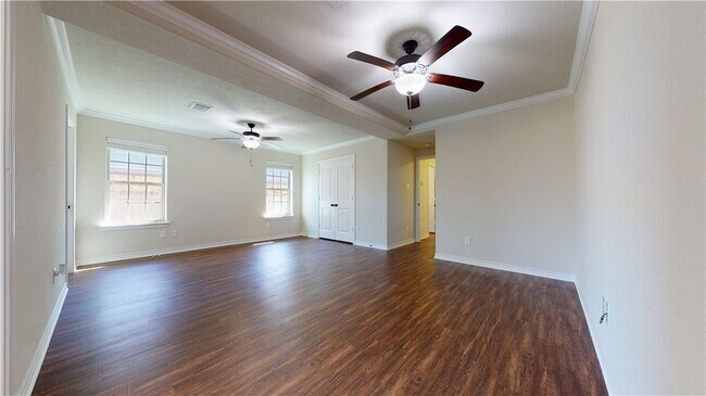 Building Photo - 923 Emerald Dove Ave