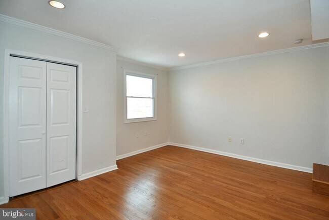 Building Photo - 737 Morton St NW