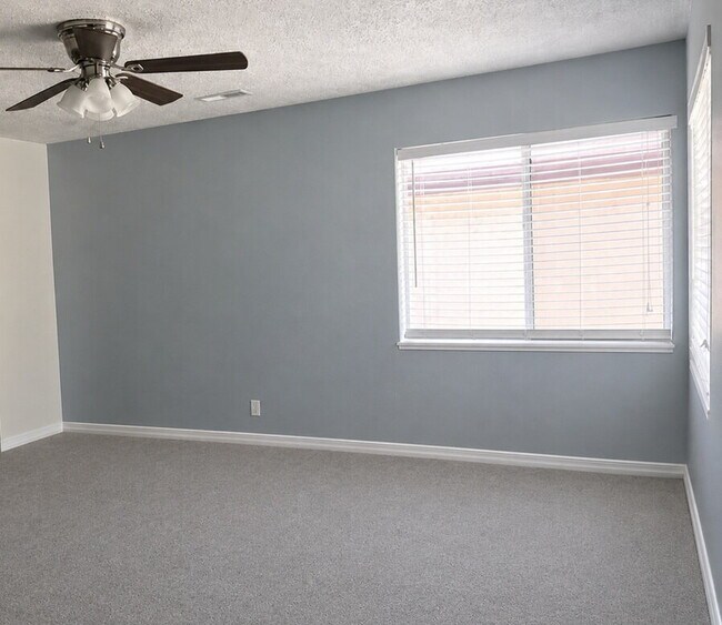 Building Photo - "Charming 2-Bed, 2-Bath Townhouse Retreat in the Heart of Saint George – 1155 Sq Ft of Comfort & ...