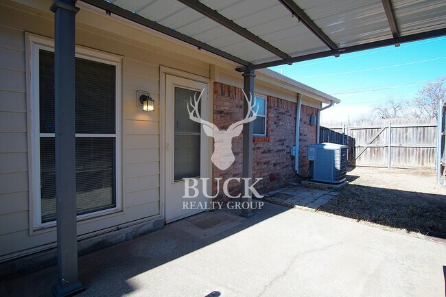 Building Photo - 1630 Kavel Dr