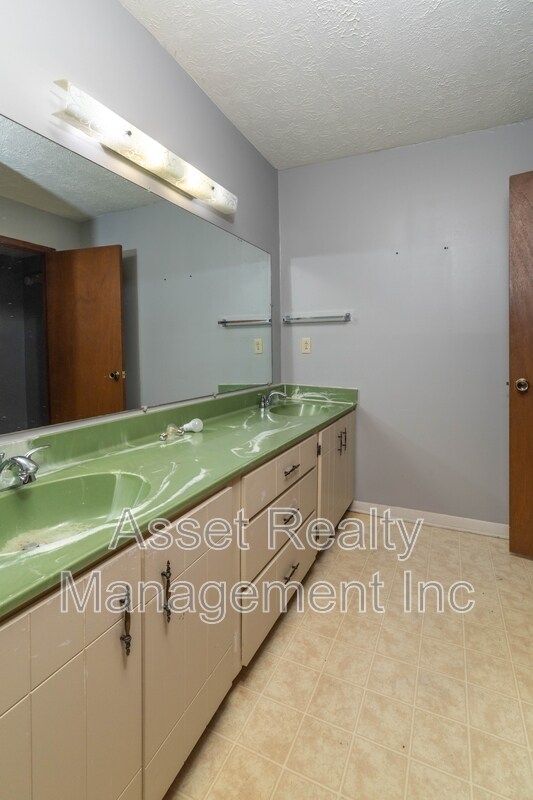 Building Photo - 9104 Woodpark Ln NW