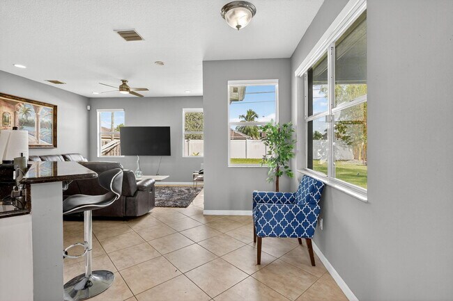 Building Photo - 1971 SW Breezeway St