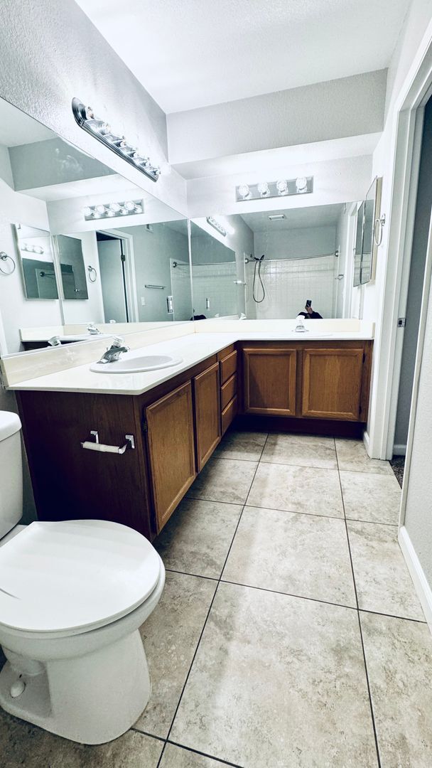 Building Photo - A Cozy 2 bedroom 2 bathroom with patio dow...