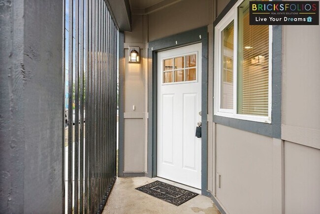 Building Photo - Discover Your Dream Home Near JBLM – No Worries About Vouchers or Deposits!