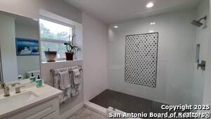 Building Photo - 9810 Park Dr