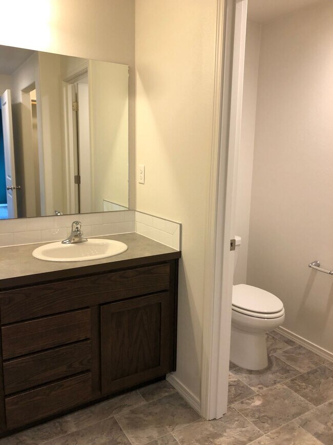 Building Photo - New Edgewood Home in Sagecrest Development!