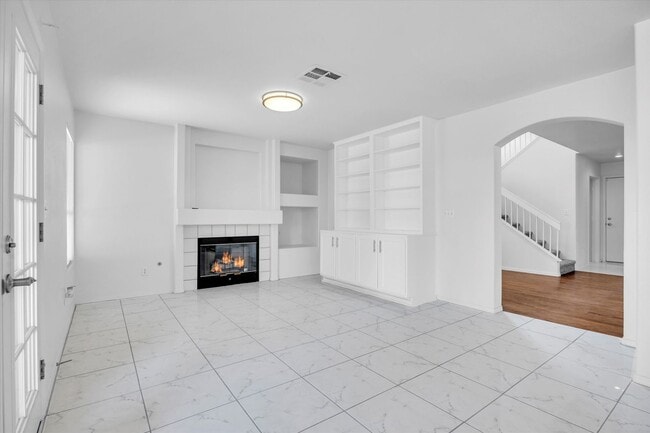 Building Photo - SE!!  Windmill and 215!! Newly remodeled!! All Tile Floors down stairs!! Low Maintenance Desert L...