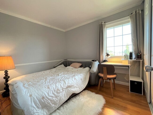 Building Photo - Gorgeous three bedroom two bathroom home with large backyard for rent!