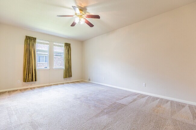 Building Photo - 100 Ling Ln