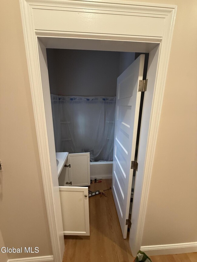 Building Photo - 253 6th Ave