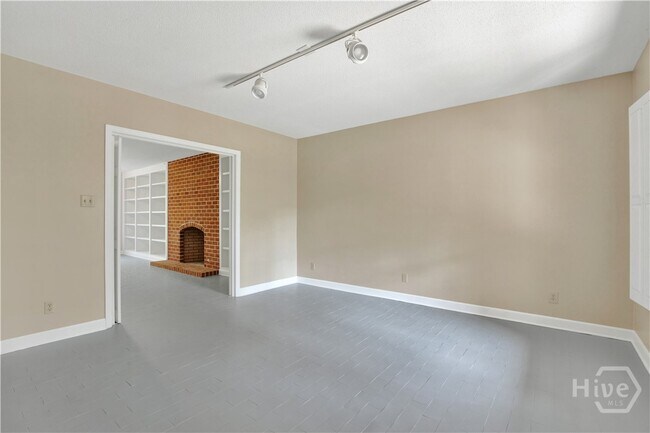 Building Photo - 5 Anchor Ct