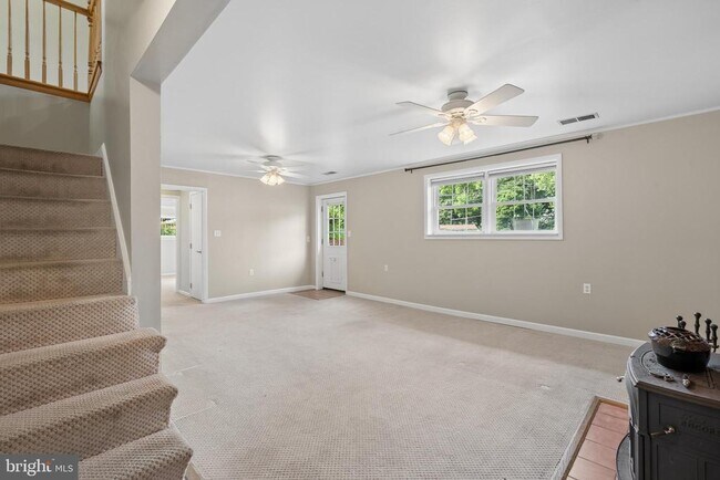 Building Photo - 8109 Broadview Dr