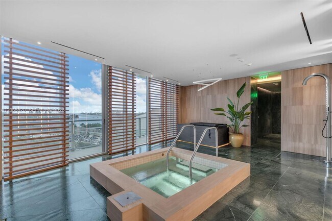 Building Photo - 1400 Biscayne Blvd