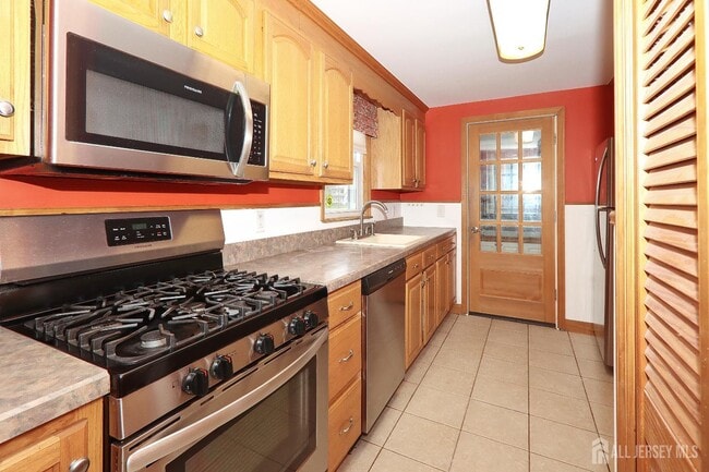 Building Photo - 2 Mohawk Dr