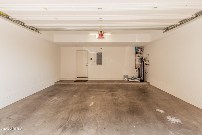 Building Photo - 5550 N 16th St