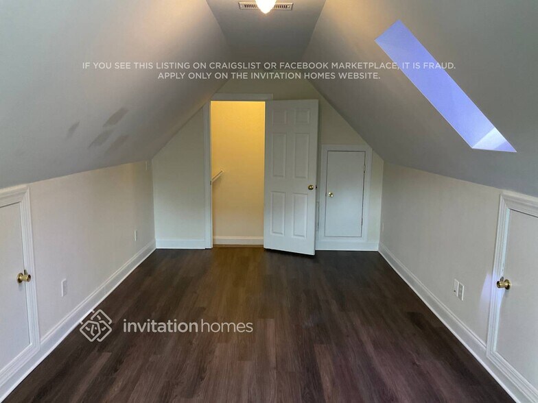 Building Photo - 127 Alfara Ln