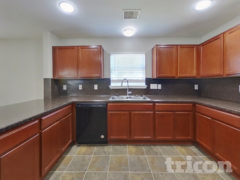 Building Photo - 10914 Tipton Oaks Dr