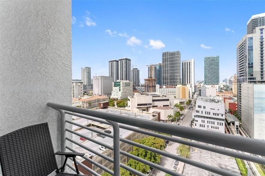 Building Photo - 133 NE 2nd Ave