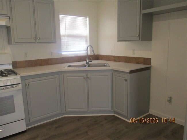 Building Photo - 569 Harbor Dr