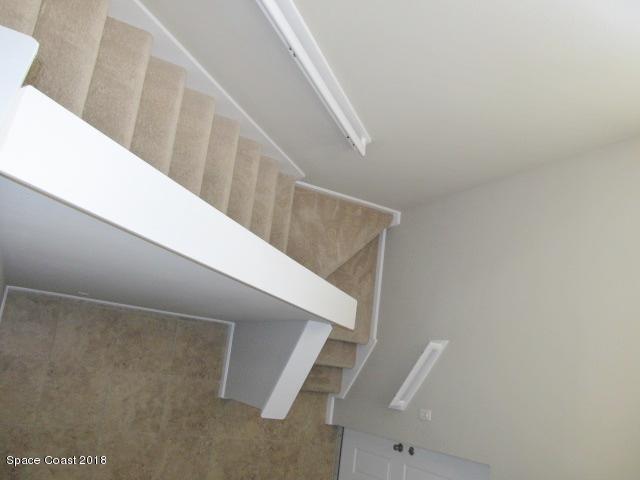 Building Photo - 1385 Lara Cir
